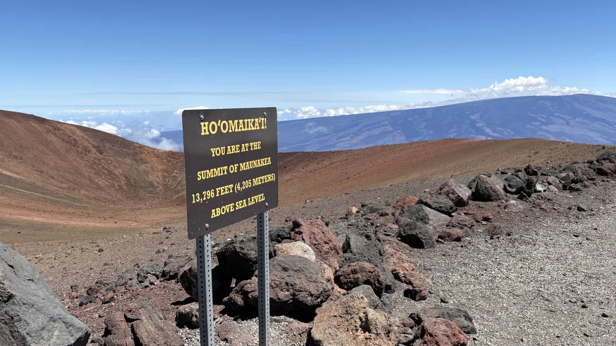 Maunakea summit