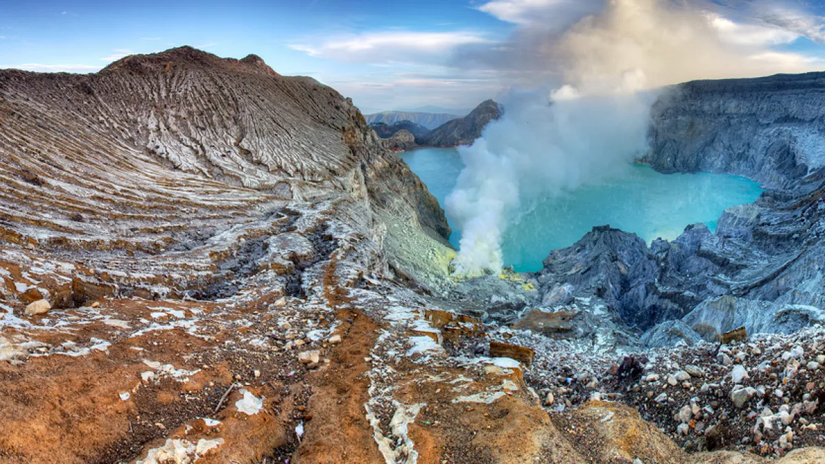 Kawah Ijen - Indonesia.  Photo: Richard Arculus